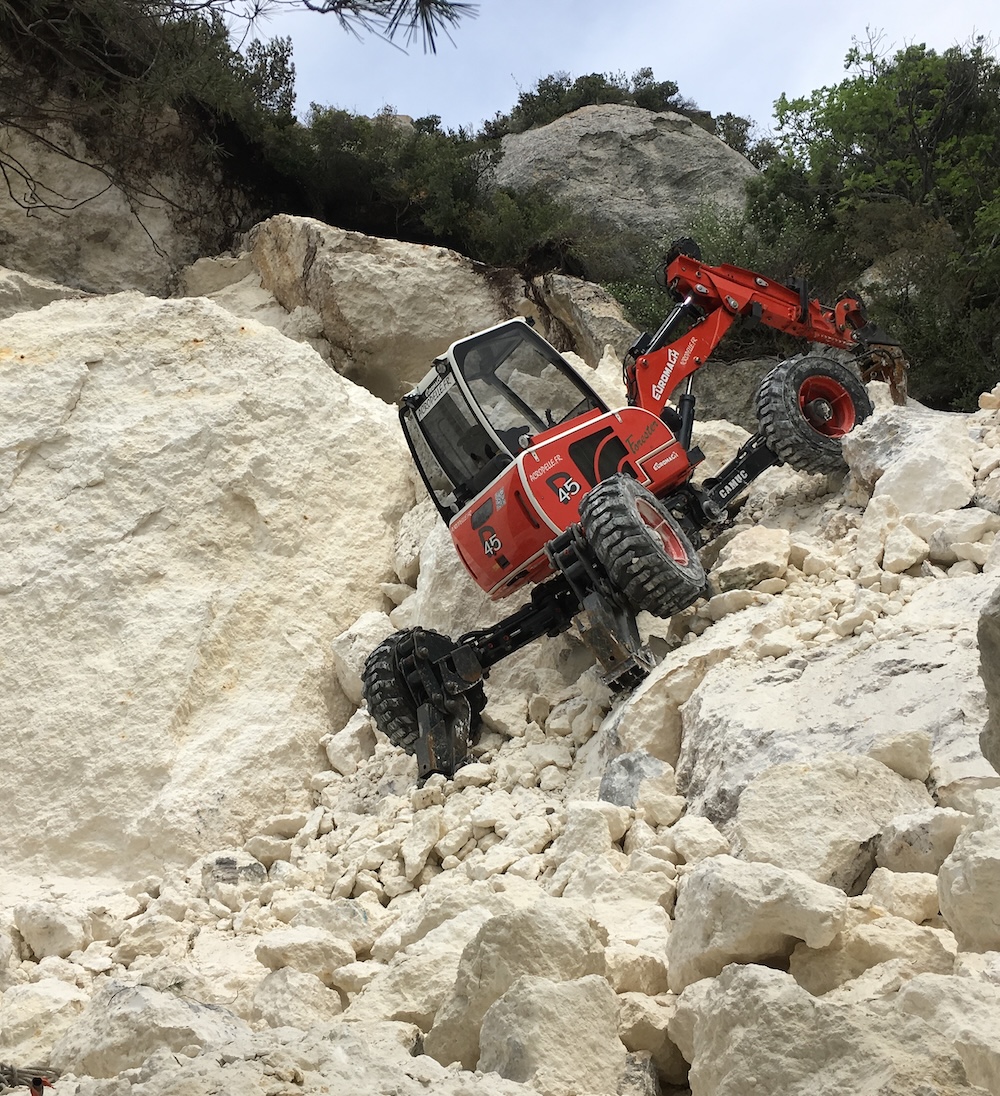 Euromach R45 Forester en grimpe sur rochers